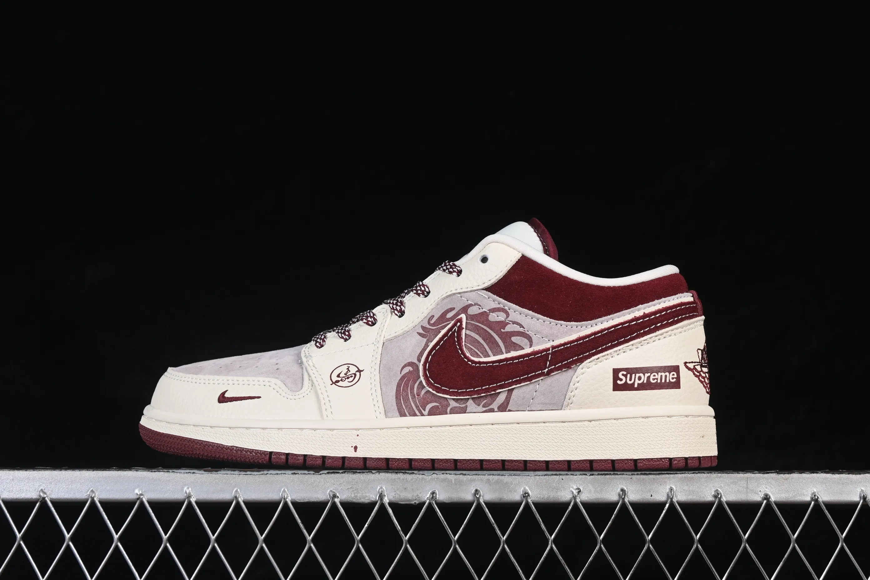 All categories Air Jordan Jordan series basketball shoes Air Jordan 1 Low High-end customized low-top sneakers Air Jordan 1 Low AJ1 Joe 1 Dior joint black and gray high-end customized low-top retro basketball shoes LD8888-014